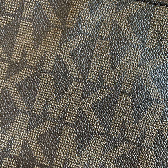 Michael Kors wristlet - Picture 6 of 9